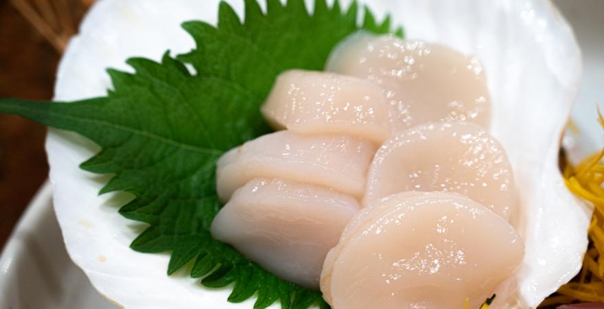 Scallops on a shell 