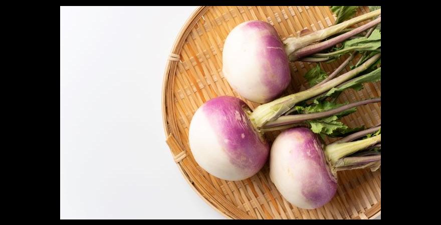 3 turnips on a flat basket