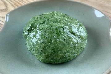 Yomogi mochi on a green plate
